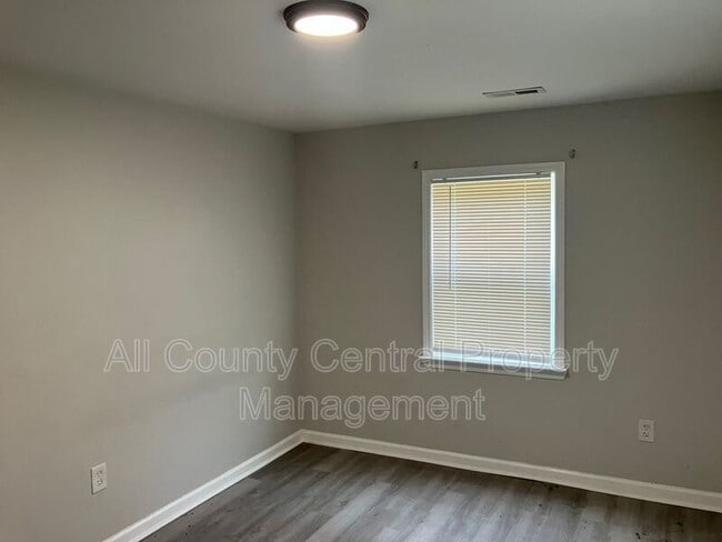 property at 3115 Parkwood Rd