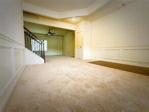 527 Pine Ln in Lawrenceville, GA - Building Photo - Building Photo