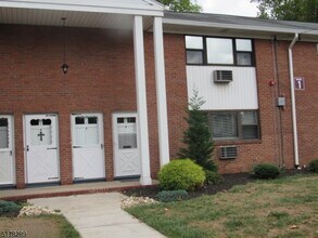 1 Colonial Dr-Unit -E in Little Falls, NJ - Building Photo - Building Photo