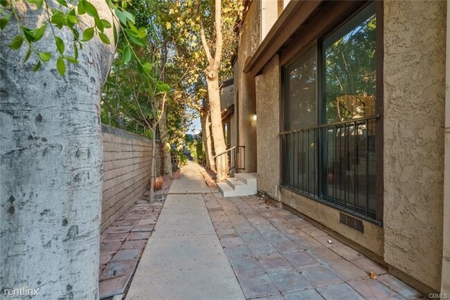 415 W Elk Ave-Unit -Apt 5 in Glendale, CA - Foto de edificio - Building Photo