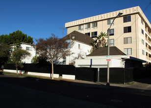 9221 Whitworth Dr in Beverly Hills, CA - Building Photo - Building Photo