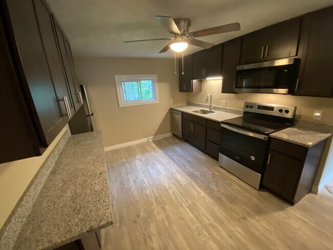926 Symonds Plz in Utica, NY - Building Photo - Building Photo