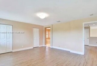 1042 Sunflower Cir in Weston, FL - Building Photo - Building Photo