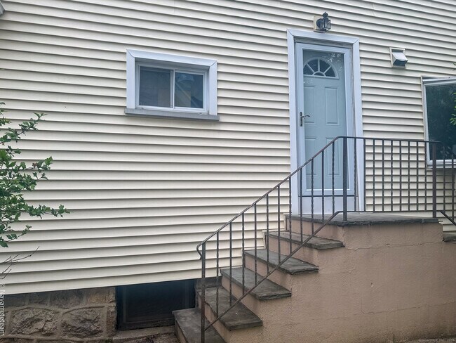 1152 Shippan Ave in Stamford, CT - Building Photo - Building Photo