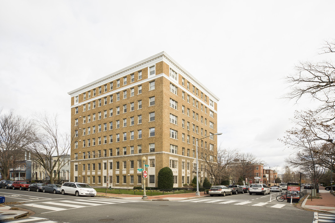 Williamsburg Condominium in Washington, DC - Foto de edificio