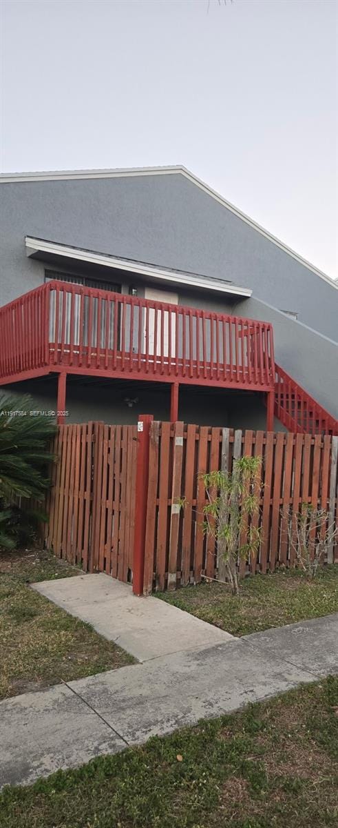 property at 12 N Crossings Cir