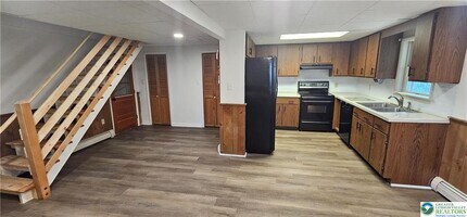735 W Broad St in Quakertown, PA - Building Photo - Building Photo