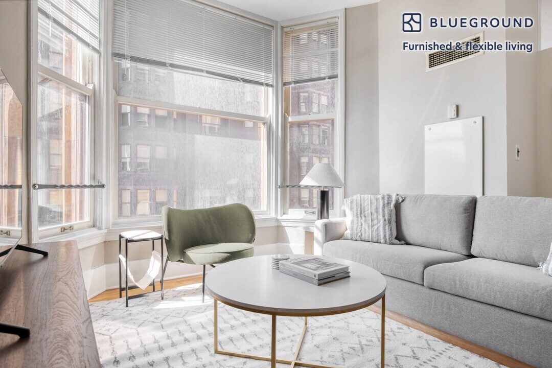 343 S Dearborn St in Chicago, IL - Building Photo