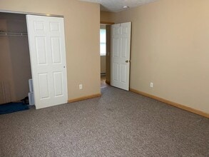 104 S Pleasant St, Unit 2 in Georgetown, OH - Foto de edificio - Building Photo