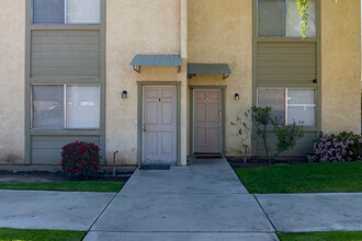 3321 Chester Ln in Bakersfield, CA - Building Photo - Building Photo