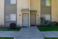 3321 Chester Ln in Bakersfield, CA - Foto de edificio - Building Photo