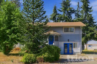 19160 Clairmont Way in Oregon City, OR - Building Photo