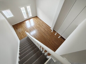 33 Pear Tree Mews in Toronto, ON - Building Photo - Building Photo