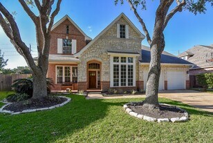 5926 Brook Bend Dr in Sugar Land, TX - Building Photo