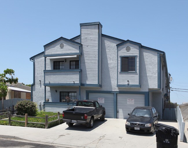 4620 36th St in San Diego, CA - Foto de edificio - Building Photo