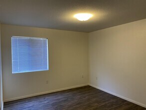 3980 E Owens Ave in Las Vegas, NV - Building Photo - Building Photo