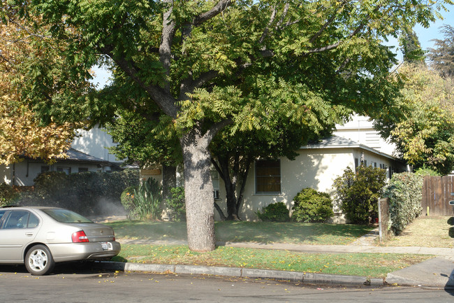 14121-14123 1/2 Sylvan St in Van Nuys, CA - Building Photo - Building Photo