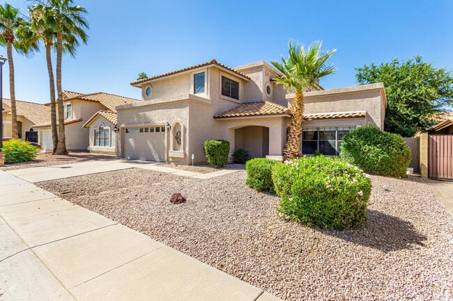 7392 W Kristal Way in Glendale, AZ - Building Photo - Building Photo