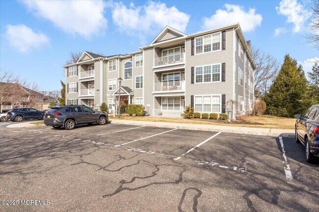 358 St Andrews Pl in Englishtown, NJ - Building Photo - Building Photo