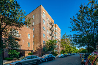 140 E 2nd St in Brooklyn, NY - Foto de edificio - Building Photo