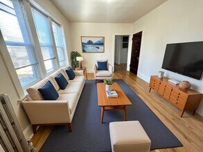 2710 W Fitch Ave in Chicago, IL - Building Photo - Building Photo