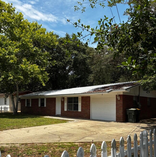 property at 7 W Audrey Dr NW