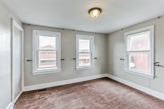 123 Main St in Hellertown, PA - Building Photo - Building Photo