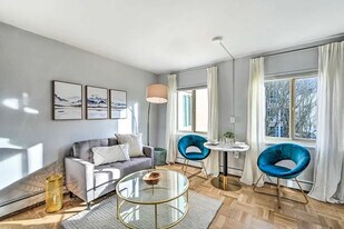 1400 Hubbell Pl in Seattle, WA - Building Photo