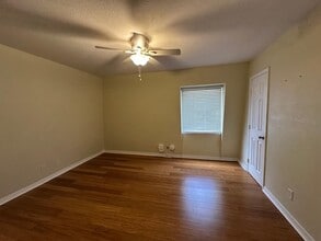 408 E Virginia St, Unit 204 in Tallahassee, FL - Foto de edificio - Building Photo