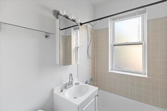 656 W Oakdale Ave in Chicago, IL - Building Photo - Building Photo