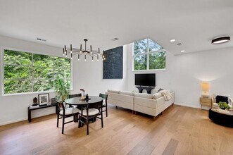 2525 Whites Mill Rd in Decatur, GA - Building Photo - Building Photo