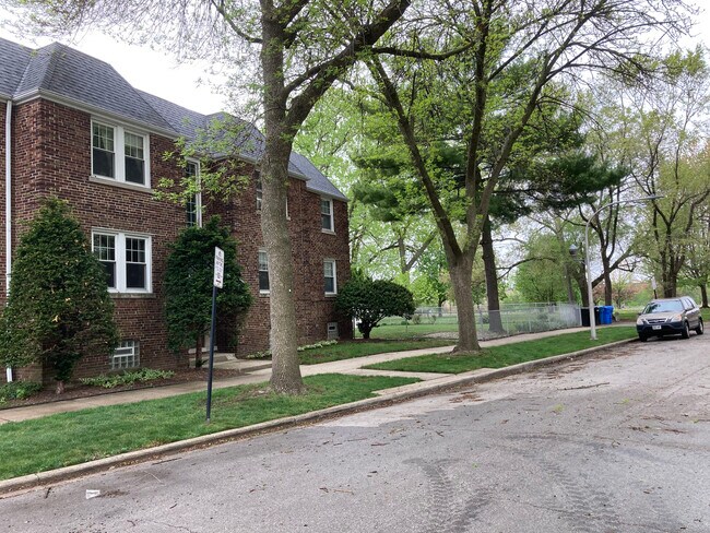5258 N Virginia Ave, Unit 2A in Chicago, IL - Building Photo - Building Photo