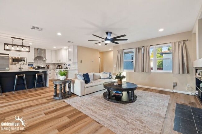 2610 Arnott St in San Diego, CA - Building Photo - Building Photo