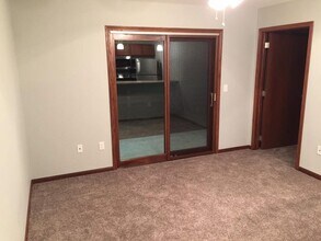1413 Hennessey St, Unit 122 in Dodge City, KS - Building Photo - Building Photo