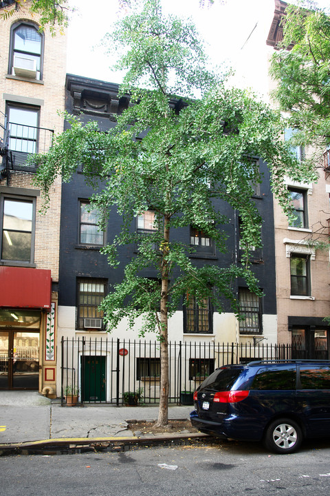 412-414 W 47th St in New York, NY - Building Photo