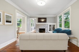 8 Highland Ave in Maplewood, NJ - Building Photo - Building Photo