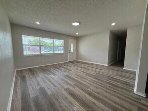 6003 W Harwood Ave in Orlando, FL - Foto de edificio - Building Photo