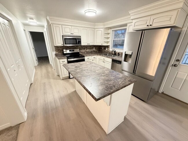 1101 S 680 W in Provo, UT - Foto de edificio - Building Photo