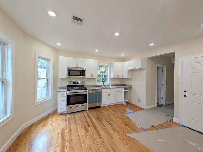 22 Holyoke Rd, Unit 2 in Somerville, MA - Building Photo - Building Photo