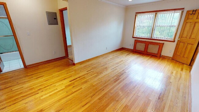 10823 64th Ave in Forest Hills, NY - Building Photo - Building Photo