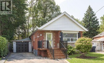 1 Fairbourne Crescent in Toronto, ON - Building Photo