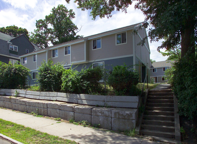 Liberty Hill Townhomes in Springfield, MA - Building Photo - Building Photo