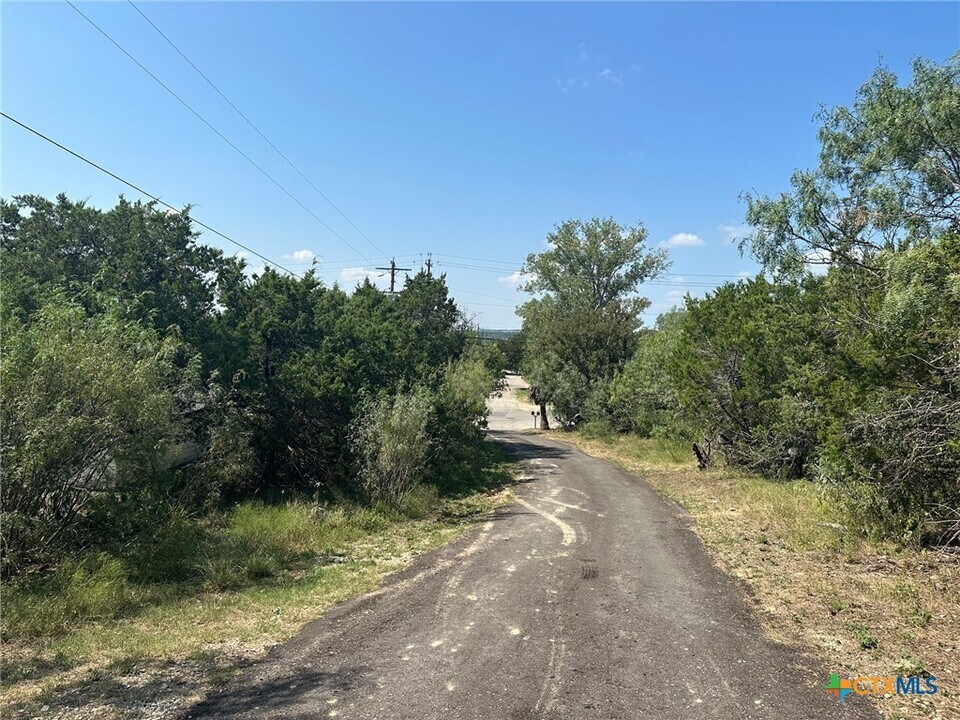 1103 Hillyer St in San Marcos, TX - Building Photo