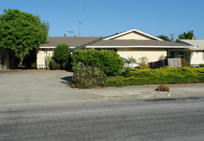 1323 Kingfisher Way in Sunnyvale, CA - Building Photo - Building Photo