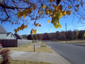 2082 E Farr Ln in Fayetteville, AR - Building Photo - Building Photo