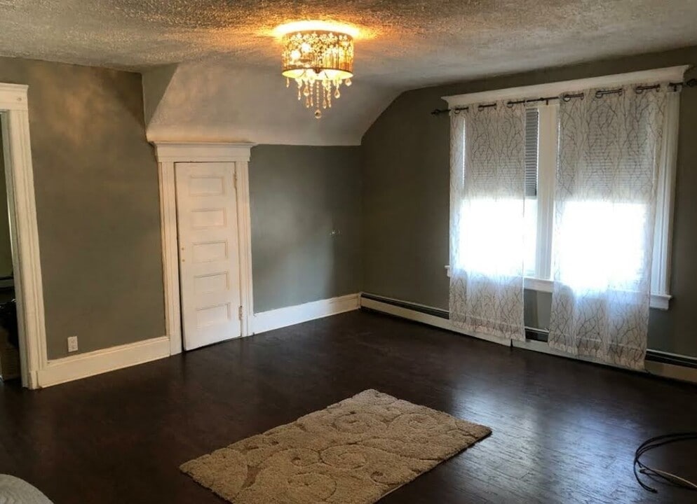 4830 91st Pl, Unit 3 in Elmhurst, NY - Building Photo