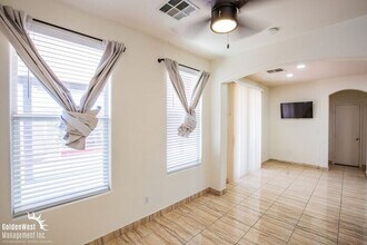 4963 Midnight Oil Dr in Las Vegas, NV - Building Photo - Building Photo