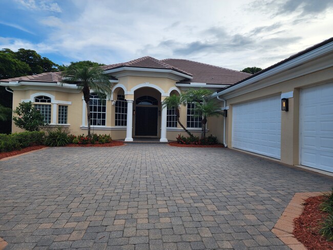 property at 511 SW Squire Johns Ln