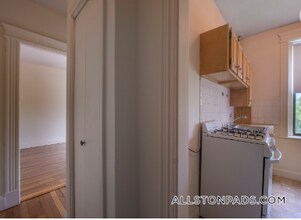 1152 Commonwealth Ave in Boston, MA - Foto de edificio - Building Photo