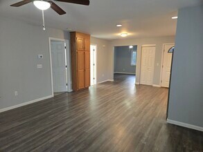 329 Mohegan Rd in Shelton, CT - Building Photo - Building Photo